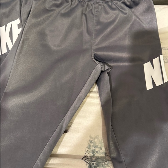 Nike track suit - Picture 3 of 4